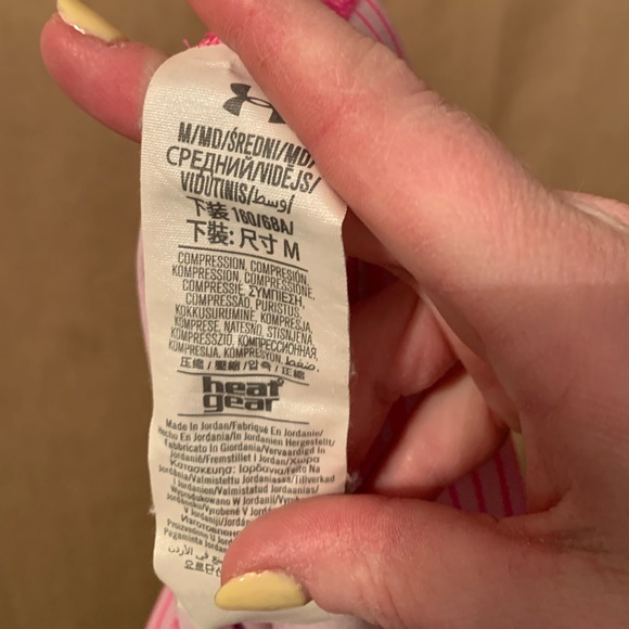 Under Armour Spandex Shorts - Picture 3 of 3